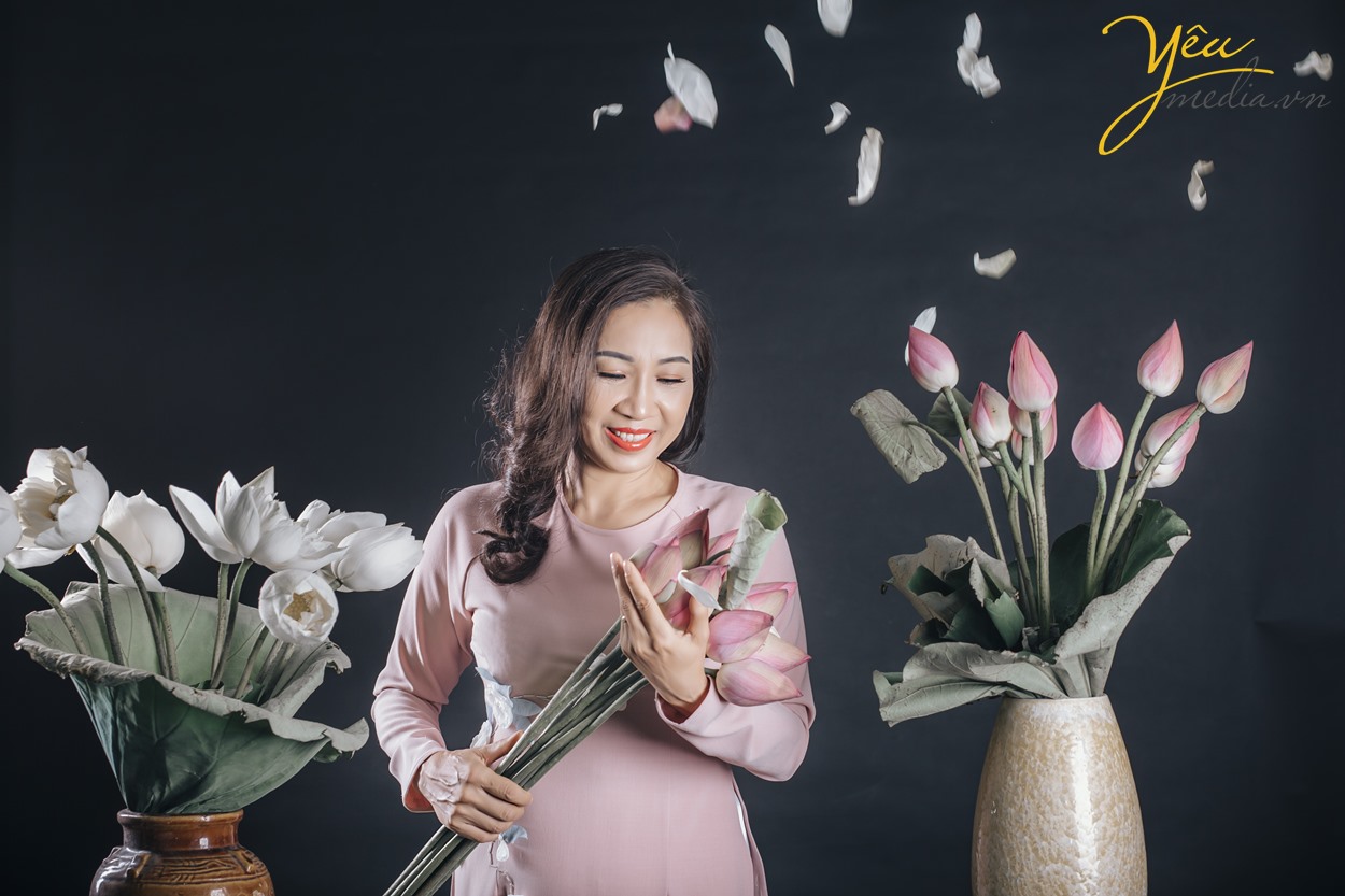 chụp ảnh cùng hoa sen voucher gói chụp rẻ nhất hà nội