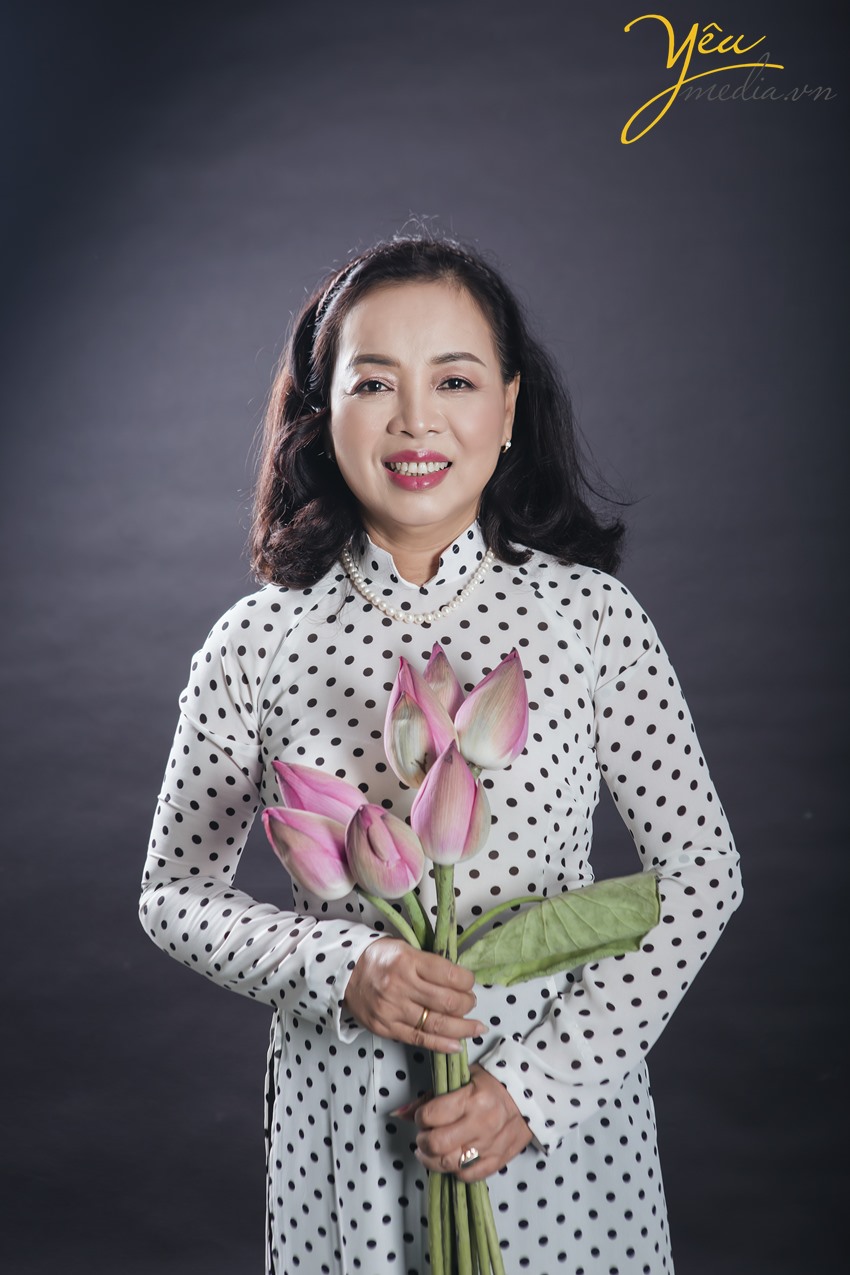 dịch vụ chụp ảnh hoa sen trong nhà