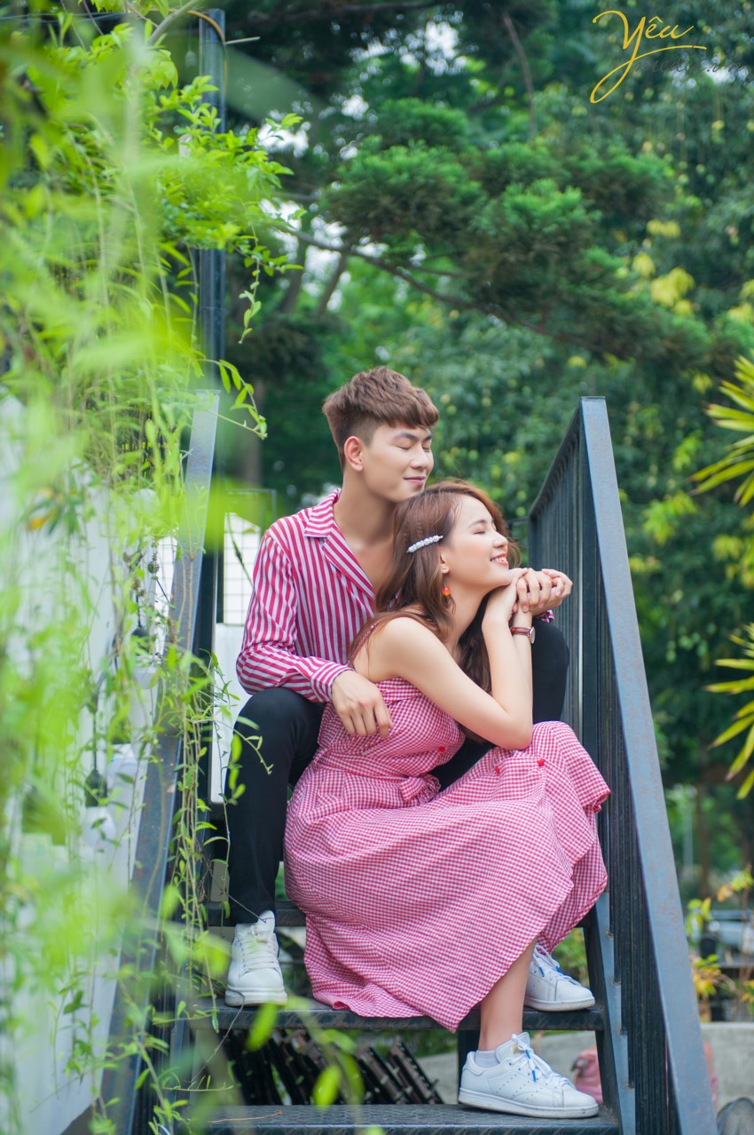 Không gian trong quán yên tĩnh, nhẹ nhàng như đưa bạn vào một thế giới thật bình yên giữa những xô bồ chốn thị thành. Đây cũng là một điểm cộng để các bạn có thể tha hồ tạo dáng chụp ảnh.