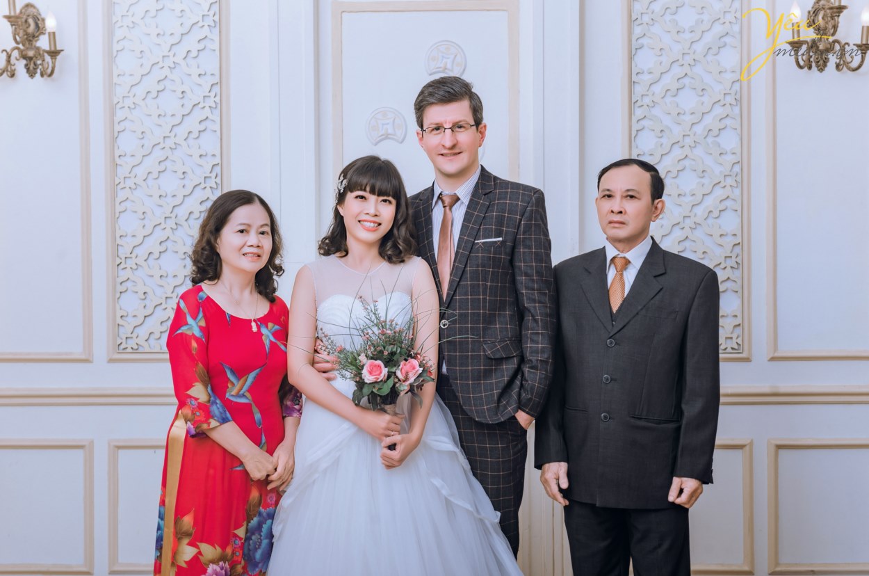 Bộ ảnh tình yêu đầy lãng mạn của cặp đôi nước ngoài chụp tại Hà Nội