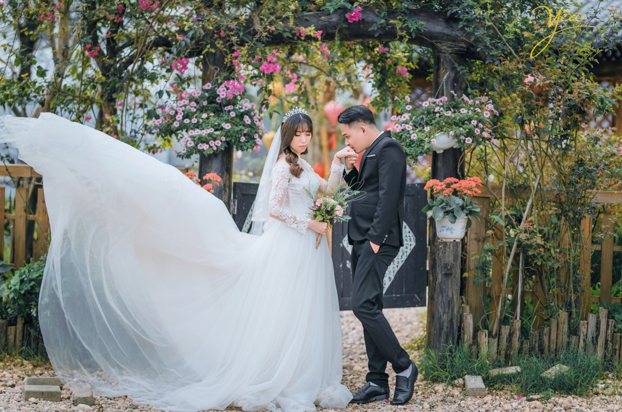 Ngày cưới là ngày vô cùng ý nghĩa với một đời người, là mở đầu cho một chặng đường mới cho tình yêu trong cuộc sống hôn nhân gia đình sau này.