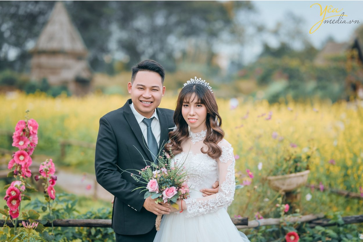 Mỗi khung cảnh chụp ảnh sẽ là một cách tạo dáng kết hợp với bộ trang phục cưới đảm bảo bạn sẽ có được những tấm hình ý nghĩa và đẹp nhất trong cuộc đời của bạn.