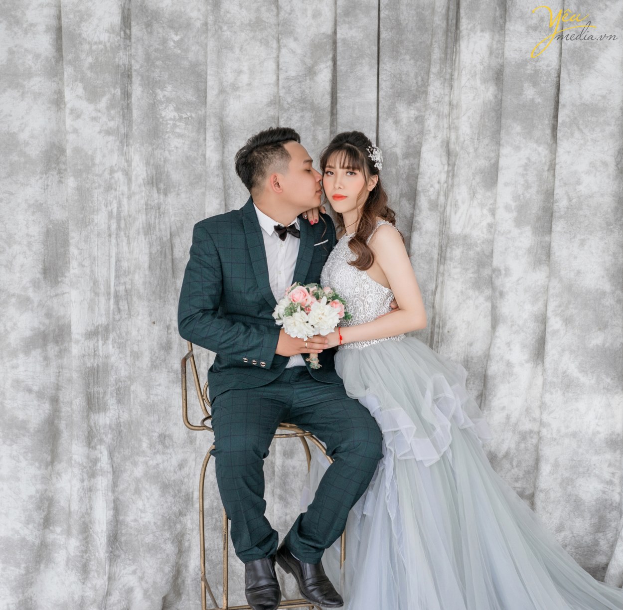 Chụp ảnh cưới mất thời gian bao lâu? Chụp ảnh xong thì hoàn thiện ảnh mất mấy ngày? 3. Địa điểm chụp ảnh cưới nào đẹp mà gần, đỡ phải di chuyển nhiều, ...