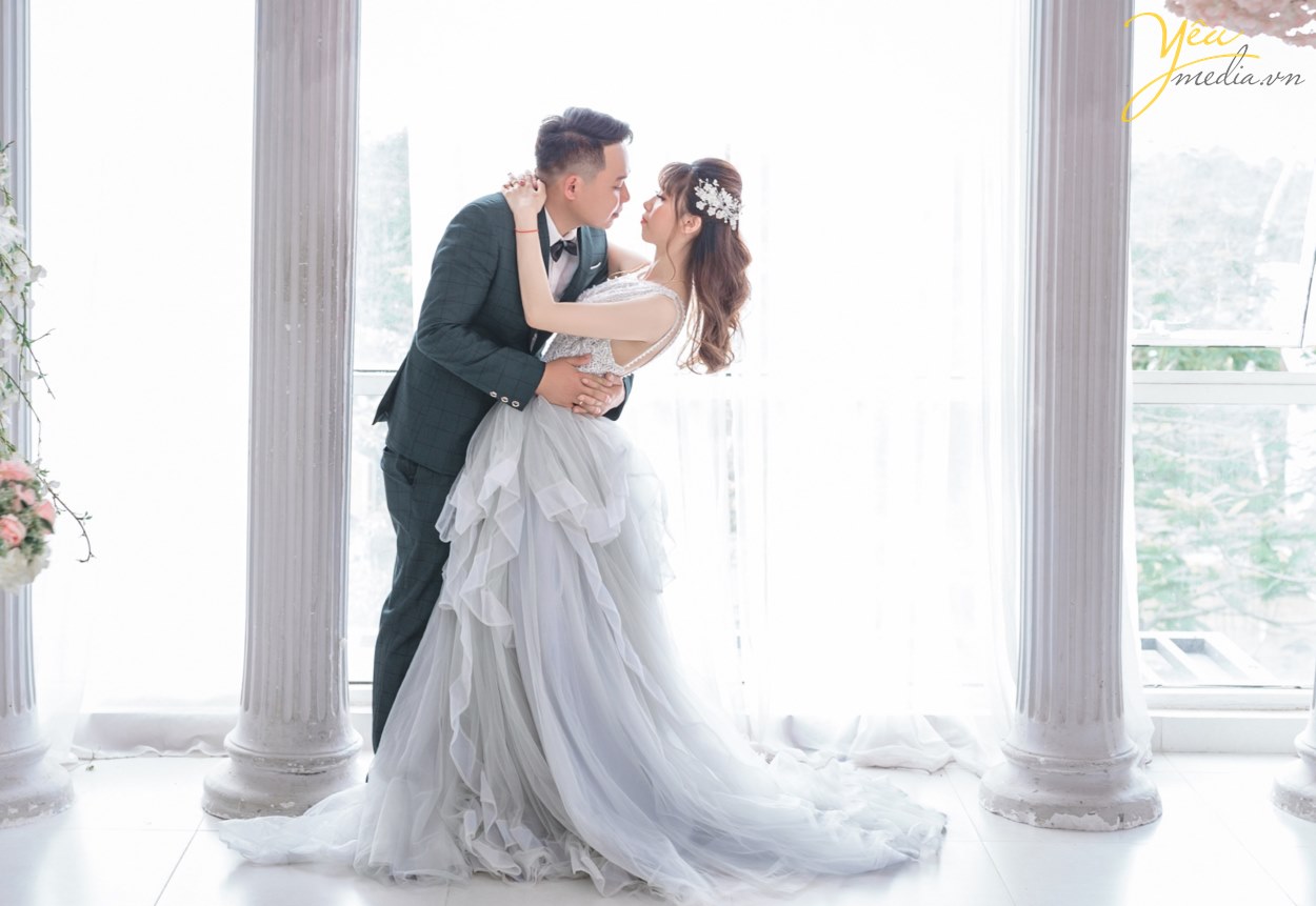 - Bạn sắp cưới và đang đau đầu đi tìm studio chụp ảnh cưới có dịch vụ đẹp và tốt nhất hà nội. Đây là top 3 studio được đánh giá tốt tại Hà Nội.
