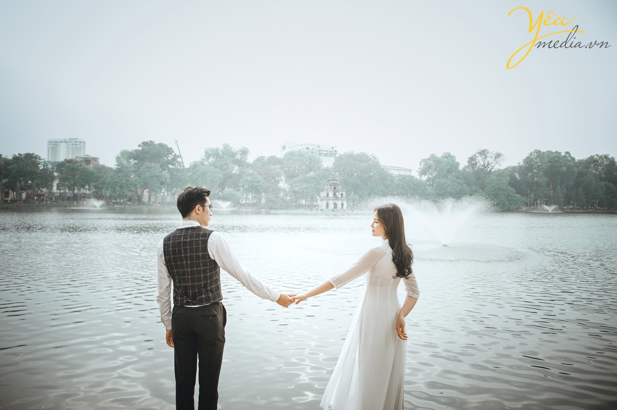 ảnh cưới đẹp chụp ở hồ gươm hà nội nên book studio nào