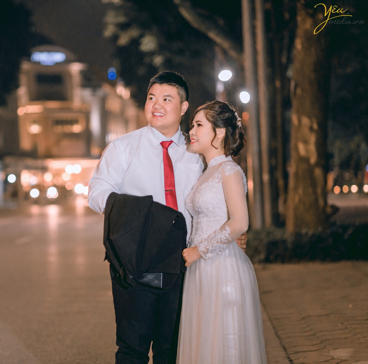 Beauty Concept · Read more · Chụp ảnh cưới áo dài truyền thống đẹp và ý nghĩa dịp Tết ... Chụp ảnh cưới ban đêm tại Lou Studio – tại sao không ?