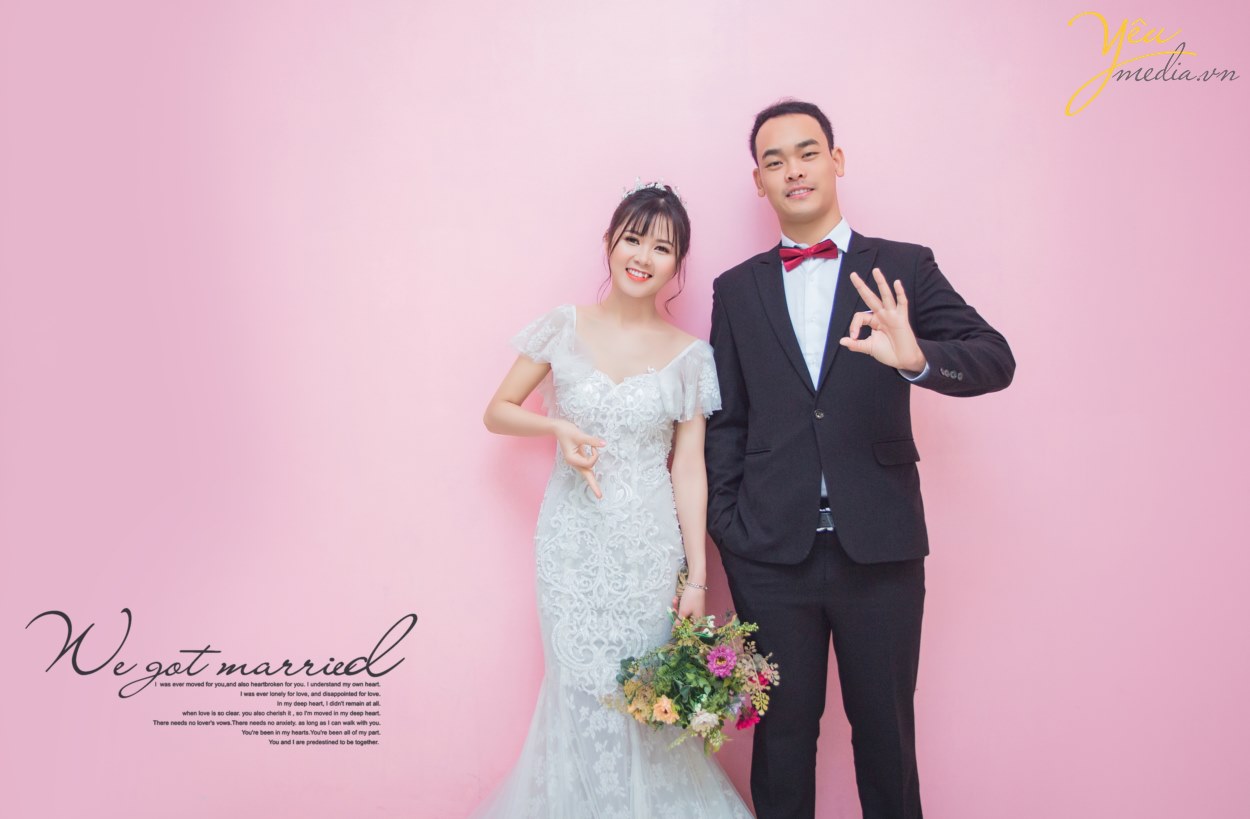 Các cặp đôi chẳng cần phải đi đâu xa để chụp ảnh cưới ngoại cảnh mà tốn kém nhiều chi phí. Nếu bạn thích phong cách chụp ảnh cưới hàn quốc đẹp nhẹ nhàng thì hãy đến với ảnh viện áo cưới Yêu Media! Chúng tôi sẽ giúp bạn biến mong ước thành hiện thực với chi phí hợp lý nhất. Khi nhắc đến chụp ảnh Hàn Quốc là người ta sẽ tưởng tượng ngay đến những bức ảnh đơn giản, lãng mạn, sang trọng và đẹp nhẹ nhàng một cách tự nhiên.