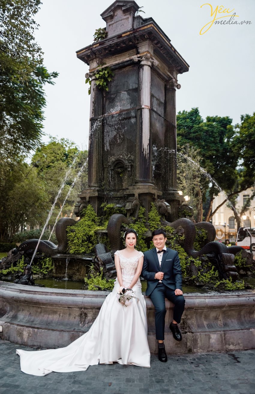 Bạn đang tìm kiếm cho mình một địa điểm chụp ảnh cưới dã ngoại ở Hà Nội? Hiện nay có không ít các cặp đôi kết hợp giữa việc chụp ảnh cưới với việc đi du lịch, dã ngoại. Nhưng lại có không ít số lượng cặp đôi muốn đến thủ đô Hà Nội để lưu giữ những tấm hình cưới của mình. Và điều quan tâm nhất mà họ muốn tìm kiếm đó chính là địa điểm chụp ảnh cưới dã ngoại ở Hà Nội.