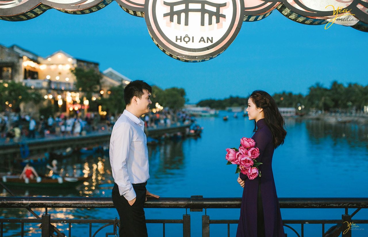 chup anh cuoi o hoi an buoi dem