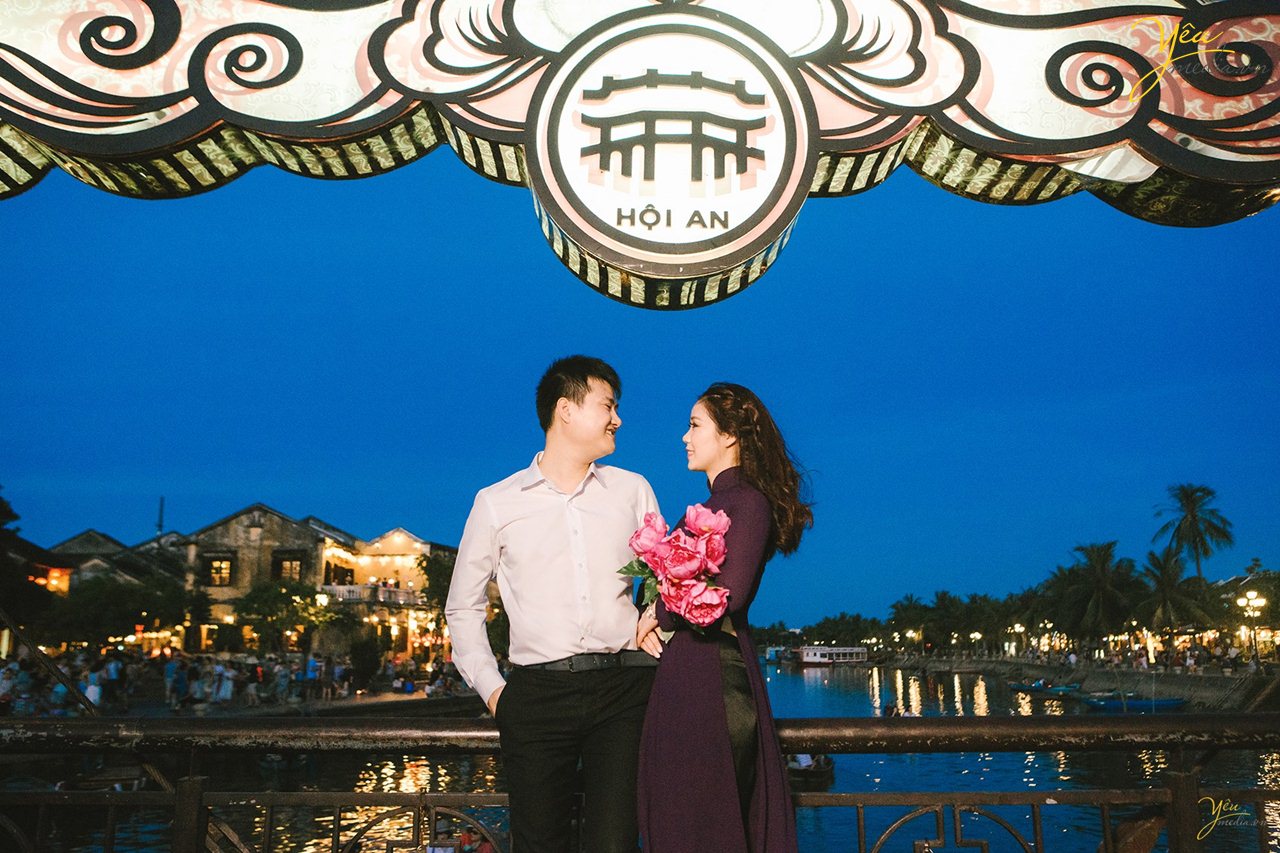 chup anh cuoi o hoi an buoi dem