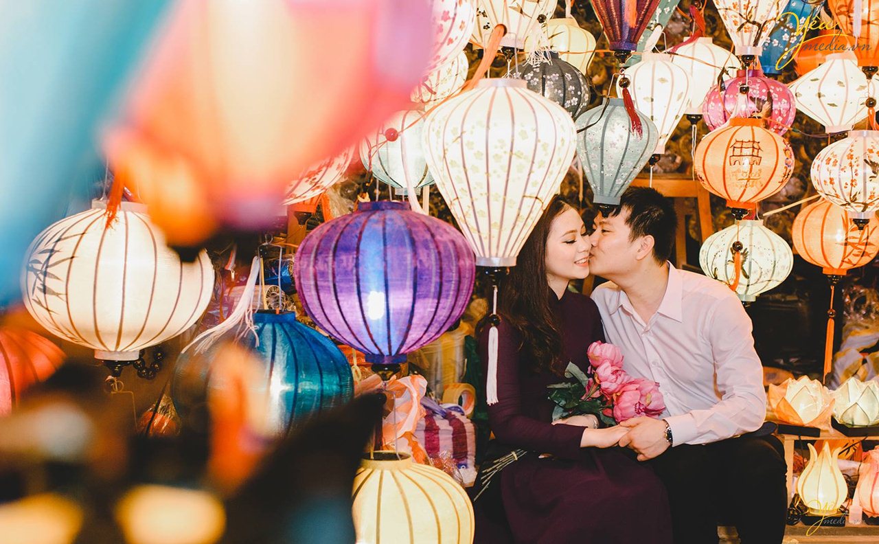 chup anh cuoi o hoi an buoi dem