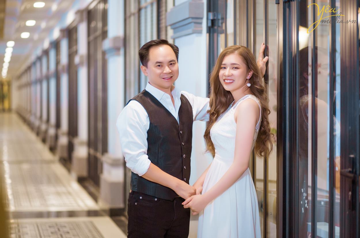 Tới chụp ảnh cưới đẹp ở SaPa bạn không thể bỏ qua Chụp ảnh cưới ở thung lũng Mường Hoa, Bản Tả Văn khi mùa nước đổ hay mùa lúa chín. Những bông múa vàng ươm, cả một vùng trời màu vàng của bông lúa báo hiệu một mùa màng bội thu và no đủ. Ý nghĩa hay, khung cảnh đẹp là những gì cần cho một bức ảnh cưới đẹp.