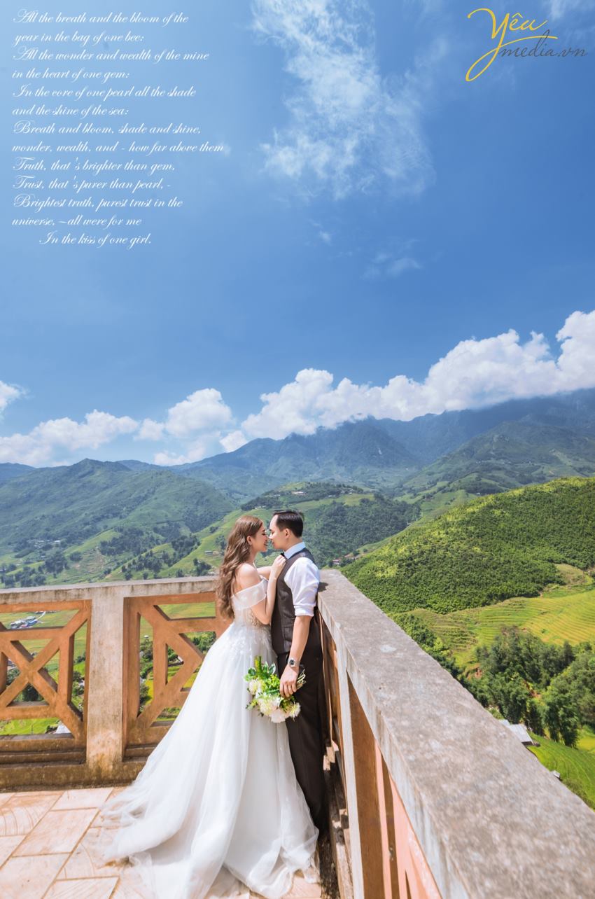 Tới chụp ảnh cưới đẹp ở SaPa bạn không thể bỏ qua Chụp ảnh cưới ở thung lũng Mường Hoa, Bản Tả Văn khi mùa nước đổ hay mùa lúa chín. Những bông múa vàng ươm, cả một vùng trời màu vàng của bông lúa báo hiệu một mùa màng bội thu và no đủ. Ý nghĩa hay, khung cảnh đẹp là những gì cần cho một bức ảnh cưới đẹp.