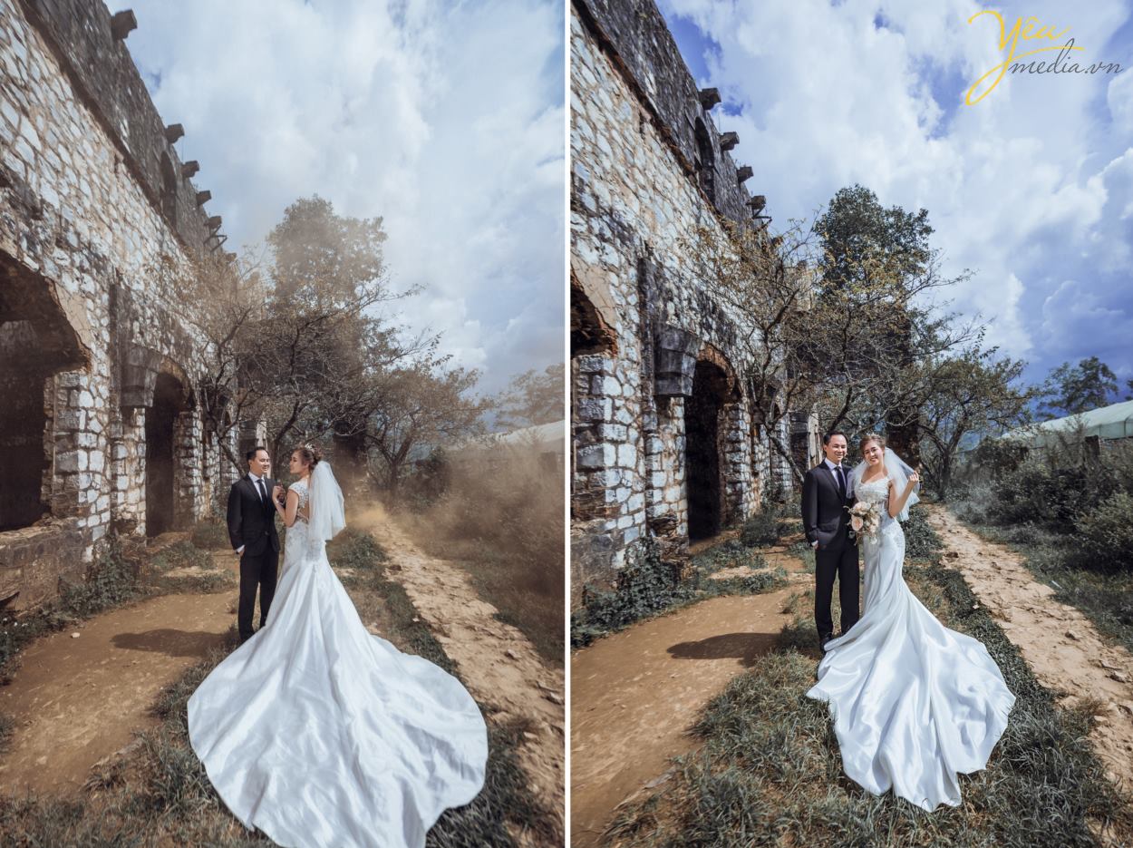 Tới chụp ảnh cưới đẹp ở SaPa bạn không thể bỏ qua Chụp ảnh cưới ở thung lũng Mường Hoa, Bản Tả Văn khi mùa nước đổ hay mùa lúa chín. Những bông múa vàng ươm, cả một vùng trời màu vàng của bông lúa báo hiệu một mùa màng bội thu và no đủ. Ý nghĩa hay, khung cảnh đẹp là những gì cần cho một bức ảnh cưới đẹp.