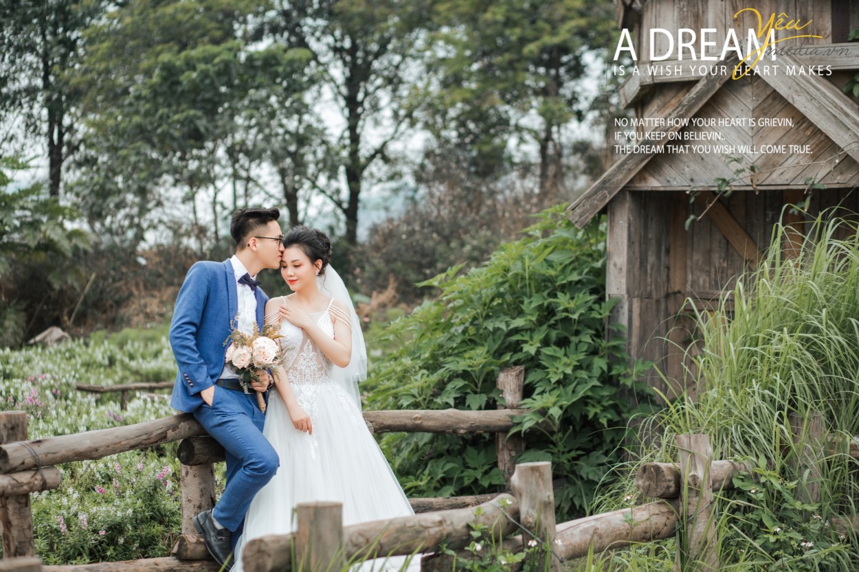 Xu hướng chụp ảnh cưới hiện đại, đơn giản đến từ xứ sở kim chi Hàn Quốc đang trở thành trào lưu rất được ưa chuộng trong thời gian gần đây ở các studio chụp ảnh cưới. Phong cách chụp ảnh cưới tự nhiên luôn là kiểu chụp hình cưới được nhiều cô dâu chú rể theo đuổi, làm thế nào để có bộ ảnh cưới vừa đẹp tự nhiên vừa tiết kiệm?