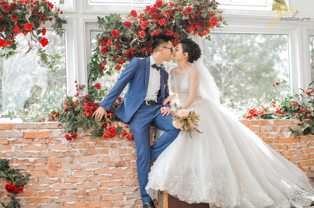 Xu hướng chụp ảnh cưới hiện đại, đơn giản đến từ xứ sở kim chi Hàn Quốc đang trở thành trào lưu rất được ưa chuộng trong thời gian gần đây ở các studio chụp ảnh cưới. Phong cách chụp ảnh cưới tự nhiên luôn là kiểu chụp hình cưới được nhiều cô dâu chú rể theo đuổi, làm thế nào để có bộ ảnh cưới vừa đẹp tự nhiên vừa tiết kiệm?