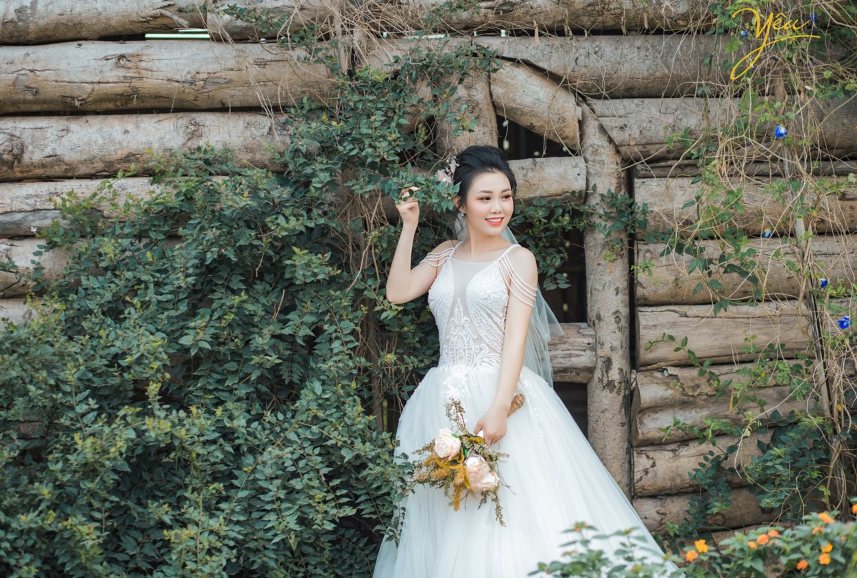 Xu hướng chụp ảnh cưới hiện đại, đơn giản đến từ xứ sở kim chi Hàn Quốc đang trở thành trào lưu rất được ưa chuộng trong thời gian gần đây ở các studio chụp ảnh cưới. Phong cách chụp ảnh cưới tự nhiên luôn là kiểu chụp hình cưới được nhiều cô dâu chú rể theo đuổi, làm thế nào để có bộ ảnh cưới vừa đẹp tự nhiên vừa tiết kiệm?