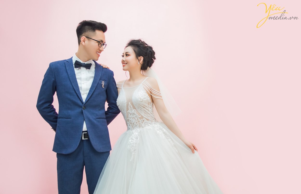 Xu hướng chụp ảnh cưới hiện đại, đơn giản đến từ xứ sở kim chi Hàn Quốc đang trở thành trào lưu rất được ưa chuộng trong thời gian gần đây ở các studio chụp ảnh cưới. Phong cách chụp ảnh cưới tự nhiên luôn là kiểu chụp hình cưới được nhiều cô dâu chú rể theo đuổi, làm thế nào để có bộ ảnh cưới vừa đẹp tự nhiên vừa tiết kiệm?