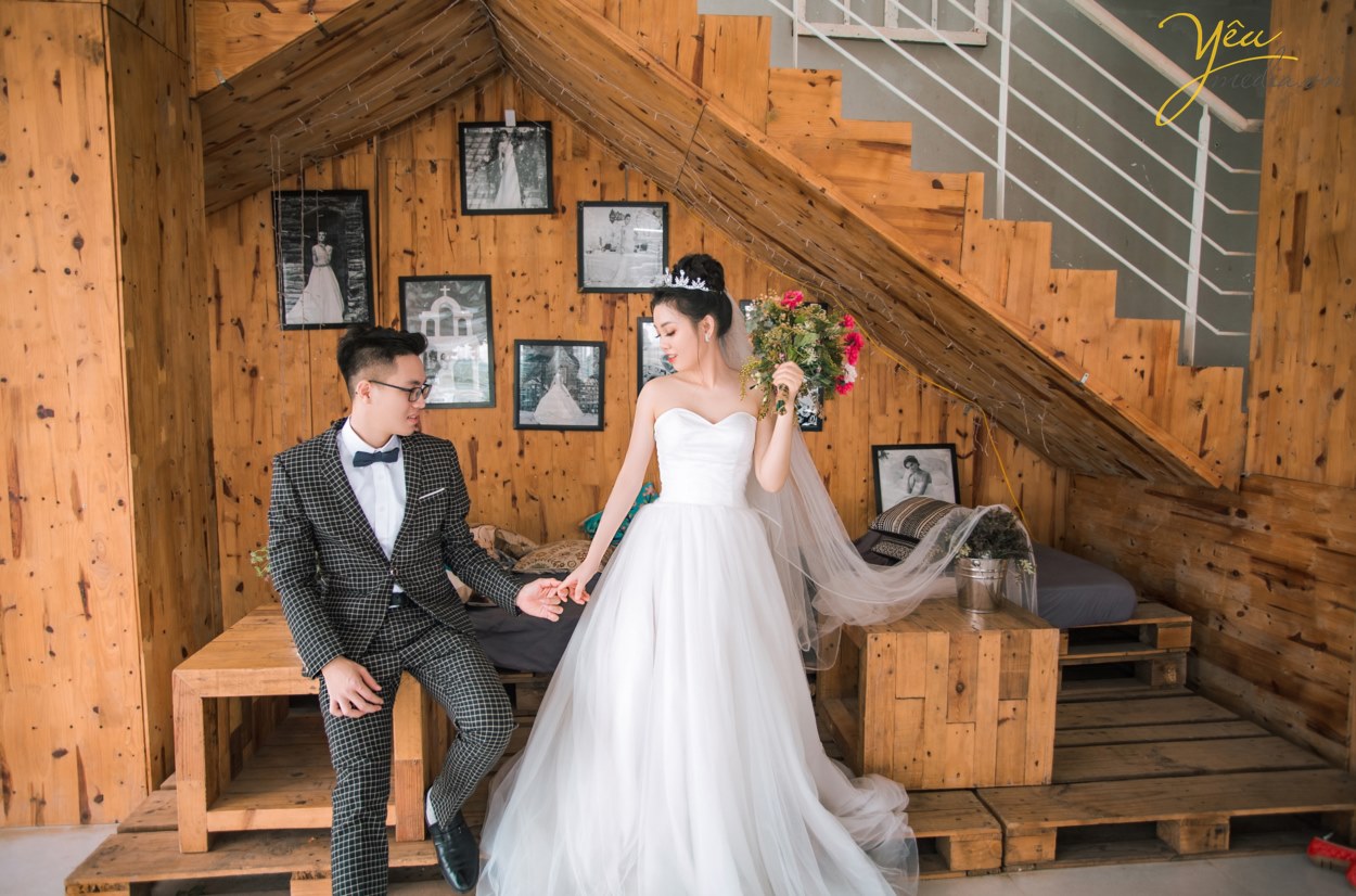 Xu hướng chụp ảnh cưới hiện đại, đơn giản đến từ xứ sở kim chi Hàn Quốc đang trở thành trào lưu rất được ưa chuộng trong thời gian gần đây ở các studio chụp ảnh cưới. Phong cách chụp ảnh cưới tự nhiên luôn là kiểu chụp hình cưới được nhiều cô dâu chú rể theo đuổi, làm thế nào để có bộ ảnh cưới vừa đẹp tự nhiên vừa tiết kiệm?