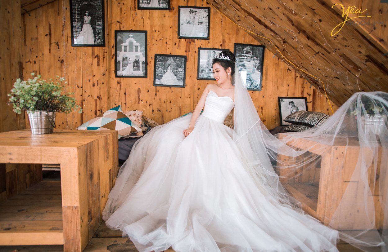 Xu hướng chụp ảnh cưới hiện đại, đơn giản đến từ xứ sở kim chi Hàn Quốc đang trở thành trào lưu rất được ưa chuộng trong thời gian gần đây ở các studio chụp ảnh cưới. Phong cách chụp ảnh cưới tự nhiên luôn là kiểu chụp hình cưới được nhiều cô dâu chú rể theo đuổi, làm thế nào để có bộ ảnh cưới vừa đẹp tự nhiên vừa tiết kiệm?