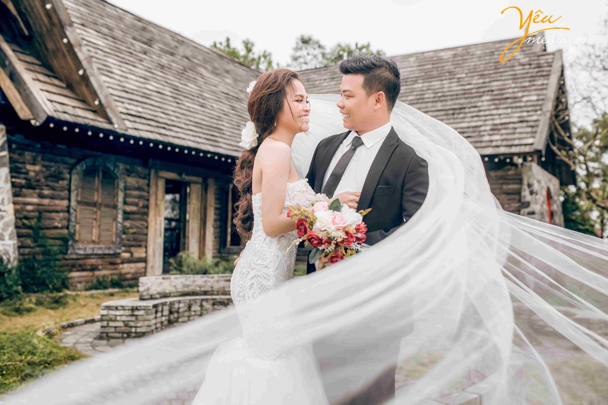 Chụp ảnh cưới tại Smiley Ville