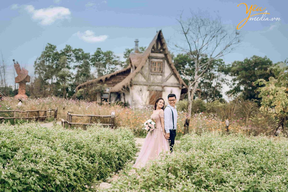 Chụp ảnh cưới tại Smiley Ville