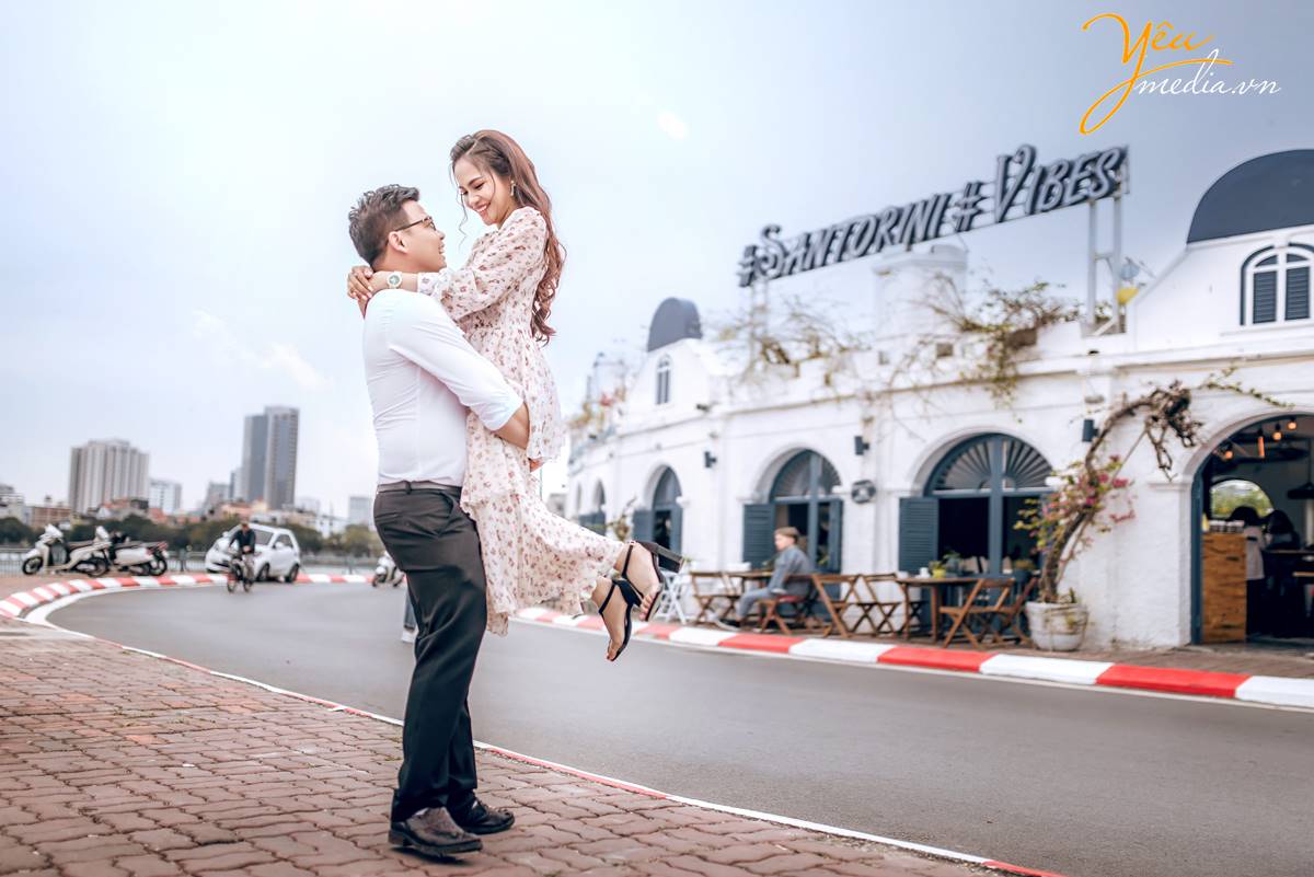 Chụp ảnh cưới tại Santorini Vibes Cafe