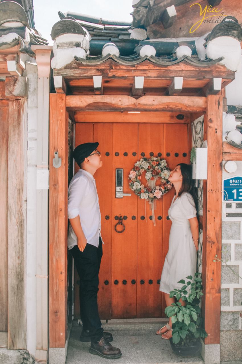 Một mối tình đẹp kết trái bằng một đám cưới lung linh và lưu giữ bằng một bộ ảnh cưới đáng nhớ. Chụp ảnh cưới đẹp tại Hàn Quốc để ghi dấu những khoảnh khắc đẹp đẽ nhất của các cặp đôi có lẽ là ý tưởng không thể nào tuyệt vời hơn.  Nếu cô dâu đáng yêu của bạn luôn ao ước được chụp ảnh cưới đẹp tại đất nước Hàn Quốc, còn bạn thì muốn dành cho nàng những kỉ niệm đáng nhớ. Vậy thì, cưới chỉ có một lần, tại sao lại không chọn tour chụp ảnh cưới tại Hàn Quốc vừa đẹp vừa ý nghĩa nhỉ.