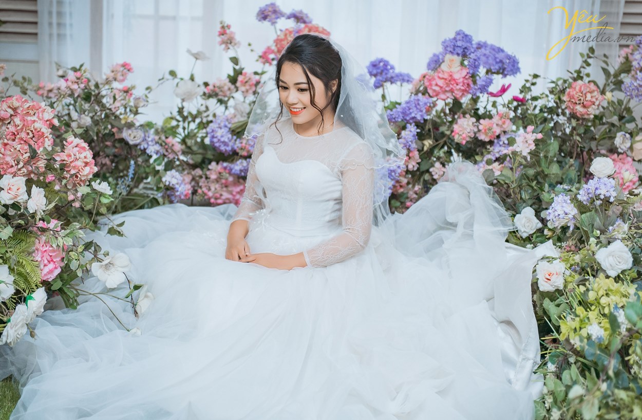 hình trong cuốn album cưới của người nổi tiếng có gì