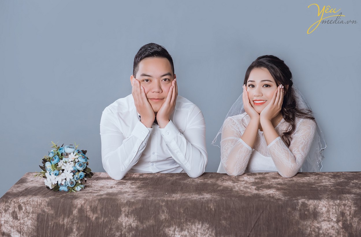 chụp ảnh cưới vui vẻ dễ thương ekip yêu media