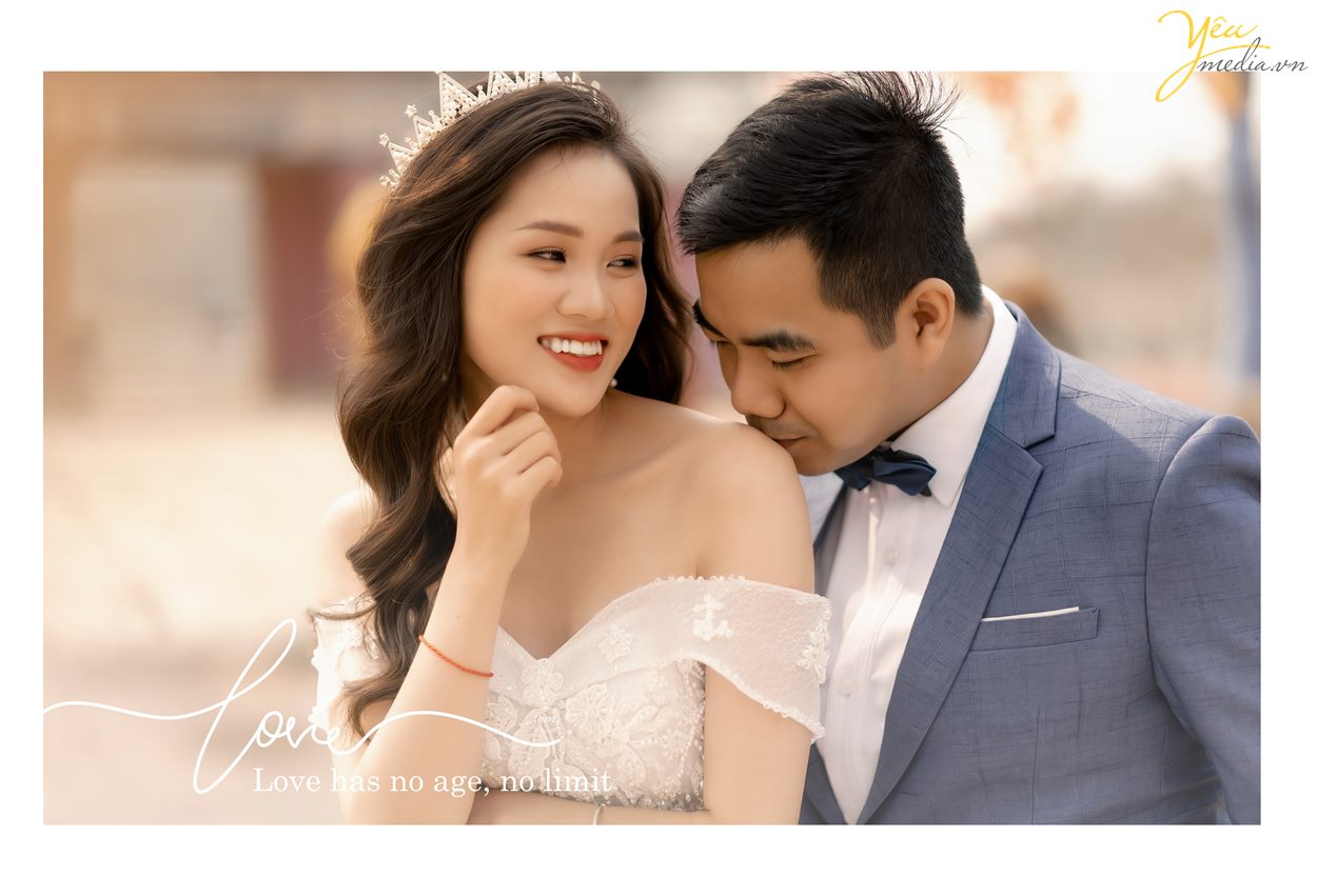 Album hình cưới đẹp chụp ở Thảo nguyên hoa và cầu Long Biên màu đẹp wedding trong vắt hàn quốc