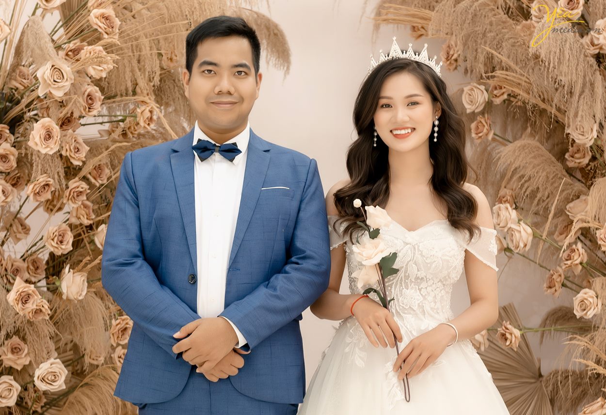 Album hình cưới đẹp chụp ở Thảo nguyên hoa và cầu Long Biên màu đẹp wedding trong vắt hàn quốc