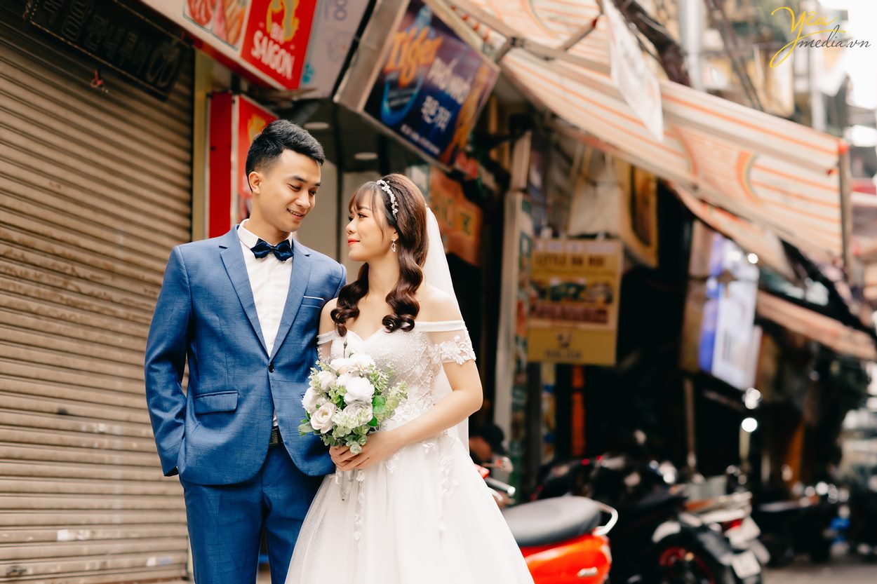 Chụp ảnh cưới trong phố cổ Hà Nội