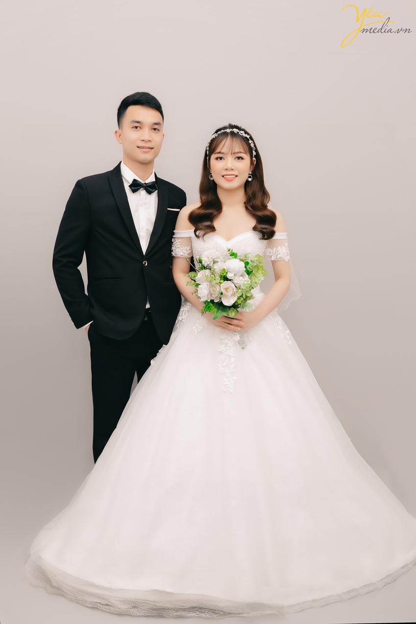 chụp ảnh cưới làm ảnh phóng bày tiệc
