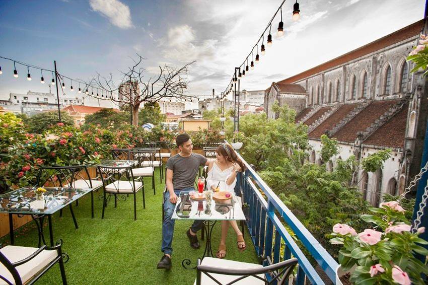 chụp ảnh cưới trên sân thượng