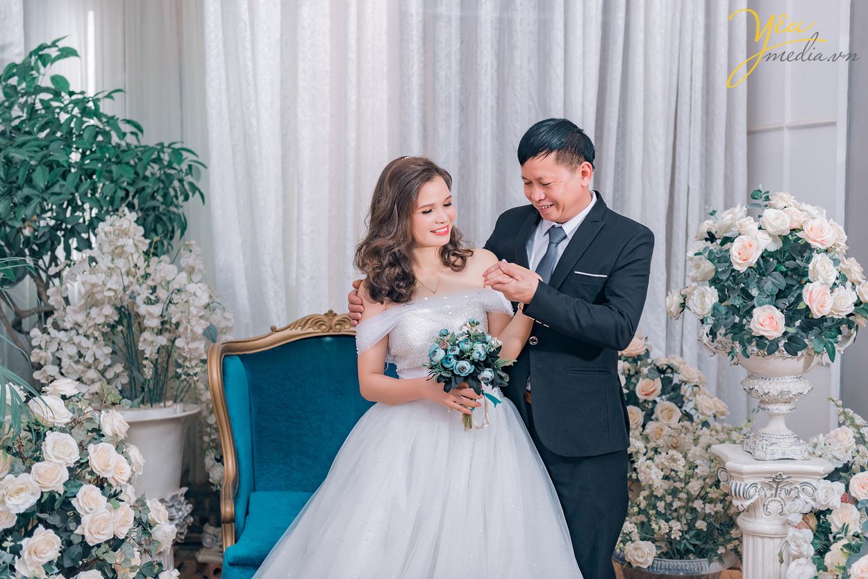 cô dâu chú rể lãng mạn tại phim trường cưới