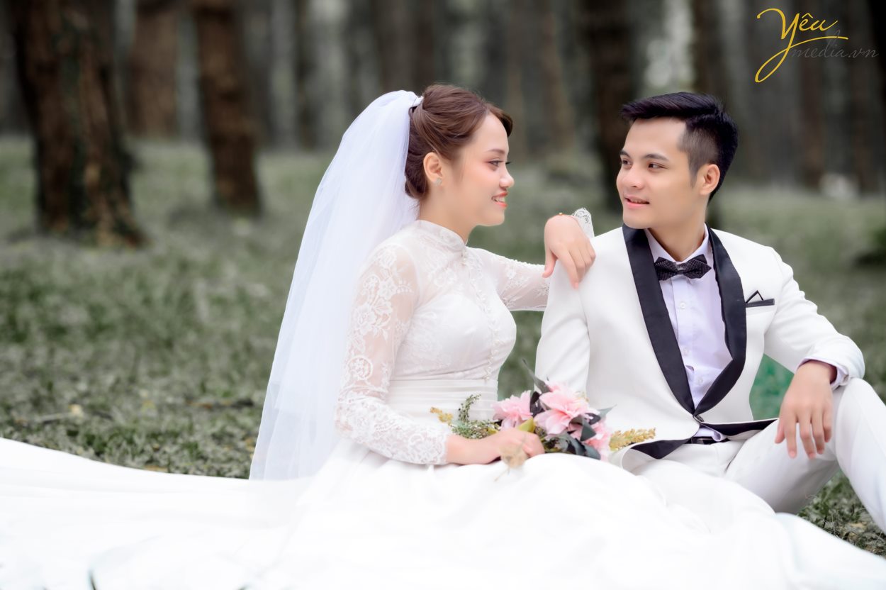 Từ lâu, Vườn Quốc Gia Ba Vì không chỉ là địa điểm tham quan du lịch tâm linh, khu nghỉ dưỡng dành cho các du khách mà nơi đây còn trở thành điểm đến lý tưởng cho các cặp đôi muốn tìm ý tưởng độc đáo cho album ảnh cưới của mình.