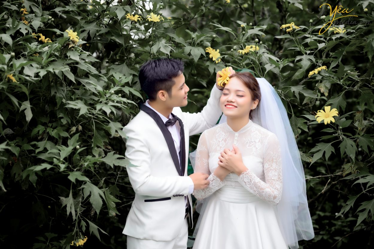 Từ lâu, Vườn Quốc Gia Ba Vì không chỉ là địa điểm tham quan du lịch tâm linh, khu nghỉ dưỡng dành cho các du khách mà nơi đây còn trở thành điểm đến lý tưởng cho các cặp đôi muốn tìm ý tưởng độc đáo cho album ảnh cưới của mình.