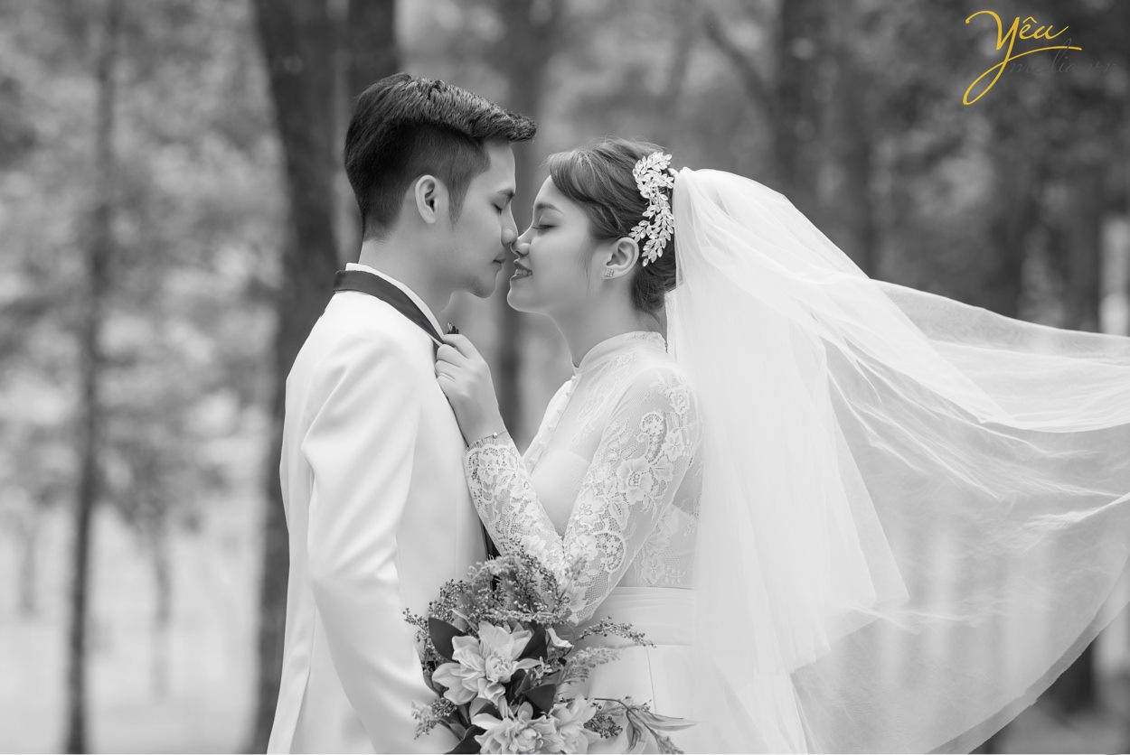 Từ lâu, Vườn Quốc Gia Ba Vì không chỉ là địa điểm tham quan du lịch tâm linh, khu nghỉ dưỡng dành cho các du khách mà nơi đây còn trở thành điểm đến lý tưởng cho các cặp đôi muốn tìm ý tưởng độc đáo cho album ảnh cưới của mình.