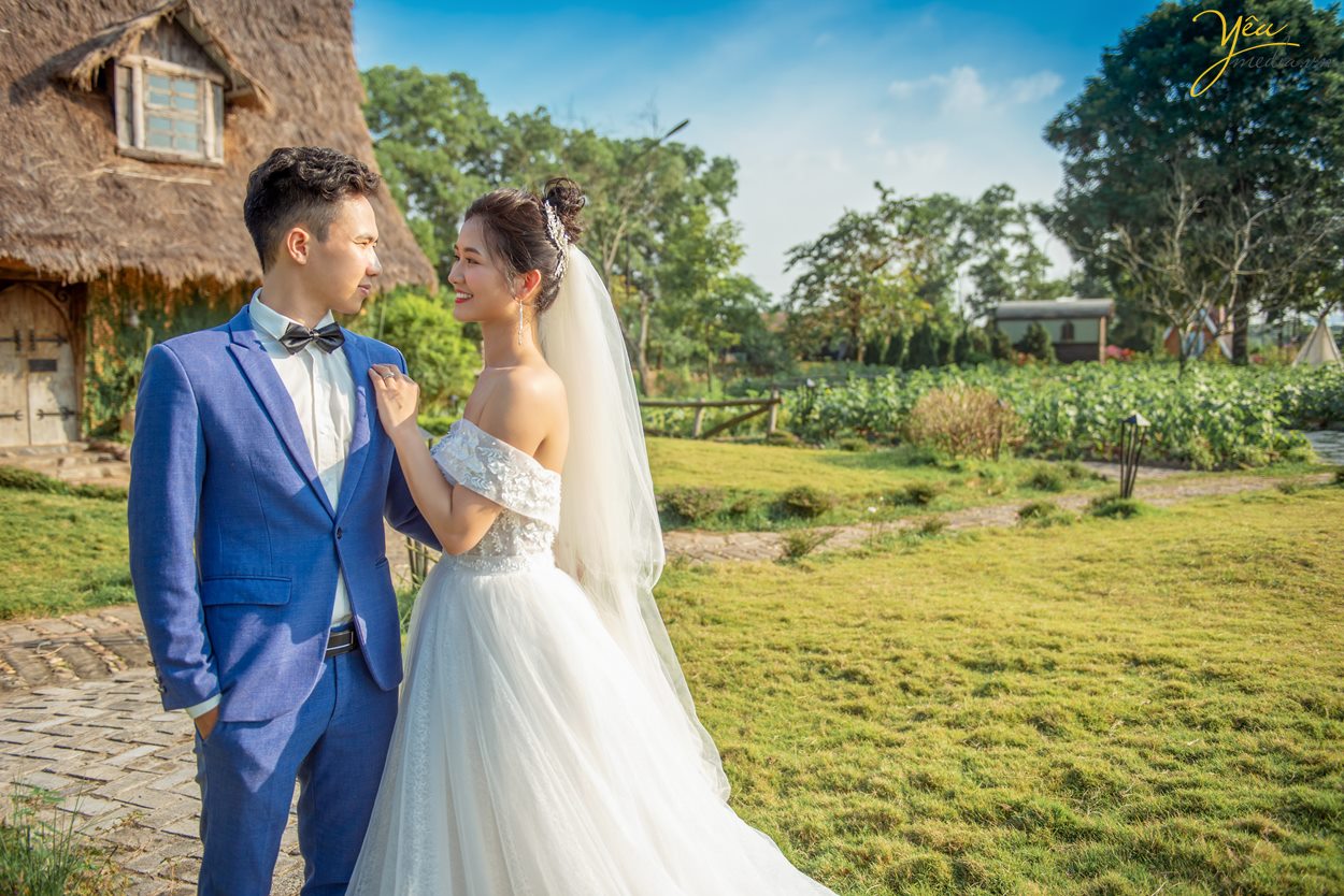 Chụp ảnh cưới hoàng hôn hồ Tây và nắng mùa thu đường Hoàng Diệu: cặp Dũng - Anh