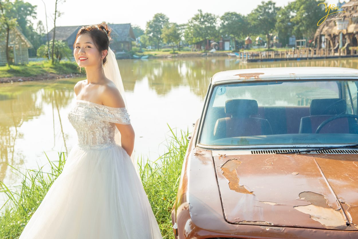 Chụp ảnh cưới hoàng hôn hồ Tây và nắng mùa thu đường Hoàng Diệu: cặp Dũng - Anh