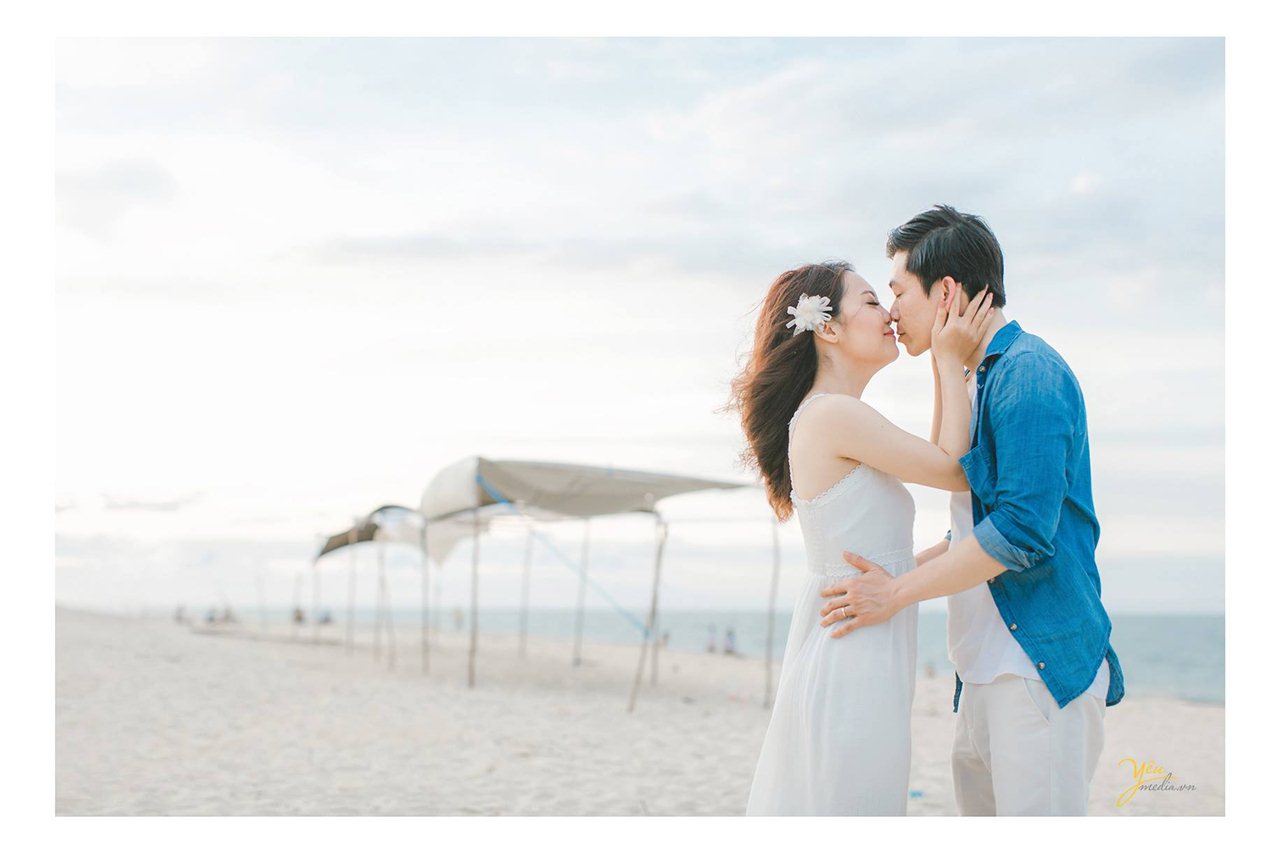 chup anh cuoi ngoai canh bo bien Hue