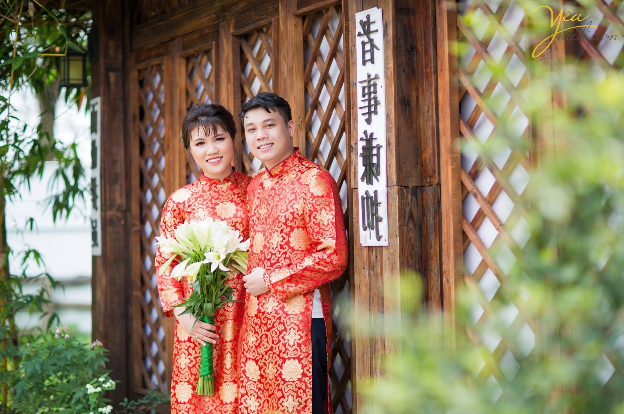 Nếu bạn cưới vào mùa hè thì thời điểm trước mùa hè là mùa xuân, đó là điểm rất mát mẻ thuận tiện cho việc chụp một bộ ảnh cưới ngoại cảnh “ảo tung chảo” nhất. Chụp hình cưới sớm là lúc tâm trạng bạn đang vui vẻ, thoải mái không phải lo quá nhiều việc, nên sẽ tạo nên những bức hình cưới có “hồn” và sắc nét nhất.