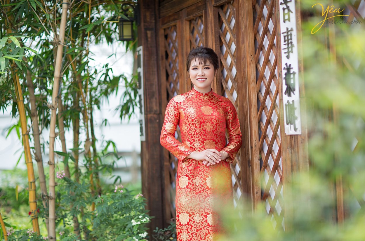 Nếu bạn cưới vào mùa hè thì thời điểm trước mùa hè là mùa xuân, đó là điểm rất mát mẻ thuận tiện cho việc chụp một bộ ảnh cưới ngoại cảnh “ảo tung chảo” nhất. Chụp hình cưới sớm là lúc tâm trạng bạn đang vui vẻ, thoải mái không phải lo quá nhiều việc, nên sẽ tạo nên những bức hình cưới có “hồn” và sắc nét nhất.