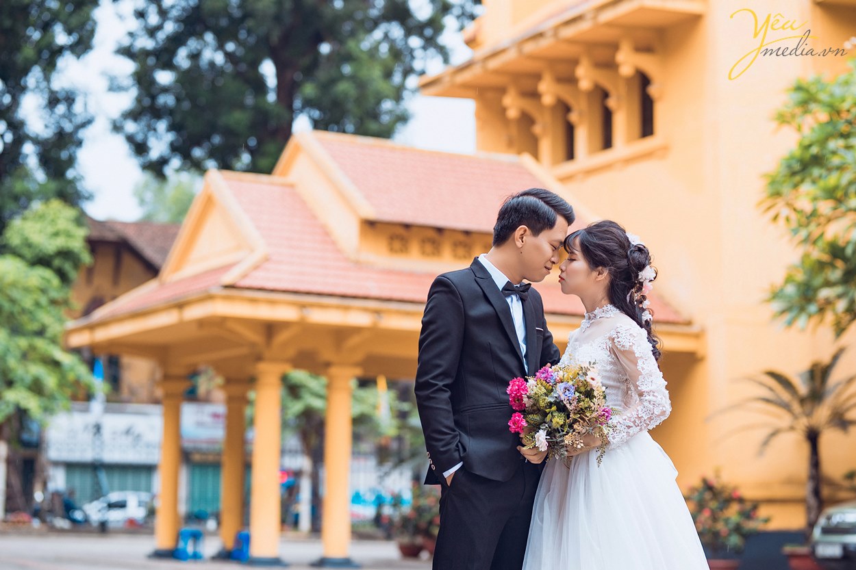 ảnh cưới chụp ở đại học tổng hợp hà nội