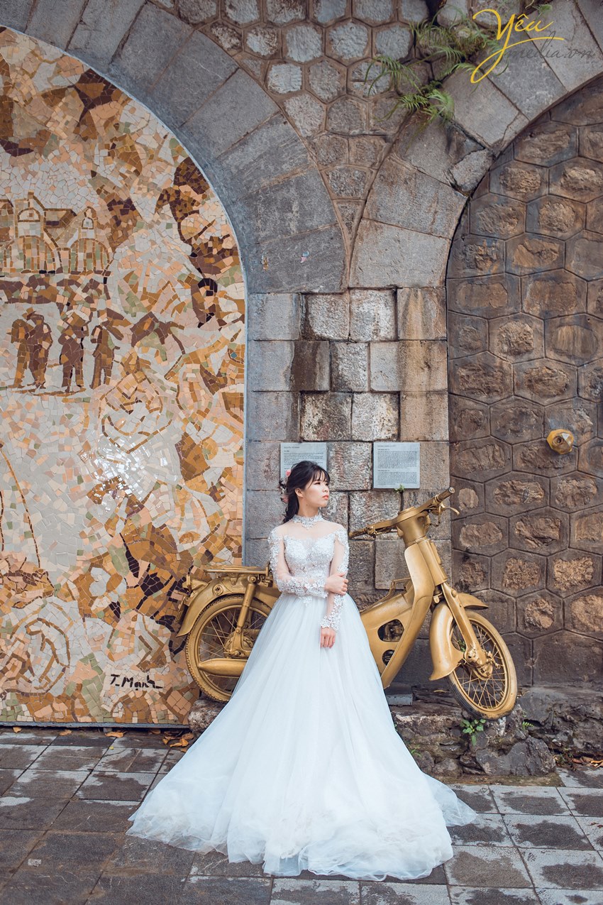ảnh cưới chụp trên phố bích họa phùng hưng