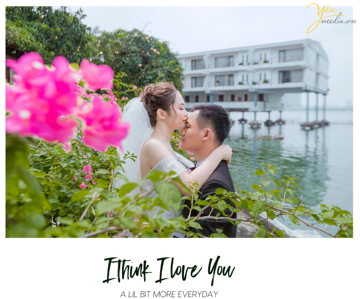 Những phim trường chụp ảnh cưới đẹp ở Hà Nội thích hợp với những bạn không có nhiều thời gian, không thích di chuyển nhiều, bụi & nắng… Bạn sẽ được chụp những bức hình mang đậm phong cách Hàn Quốc.  Trong đó phim trường Santorini được nhiều bạn trẻ ưa chuộng chụp hình trong mùa thu mát mẻ. Đặc biệt như cặp đôi Được - Hương tại Hà Nội, đã lựa chọn gói Santorini 2 để có thêm các khung cảnh chụp nội thành đầy sự lãng mạn và tự nhiên cùng ekip của Yêu Media.