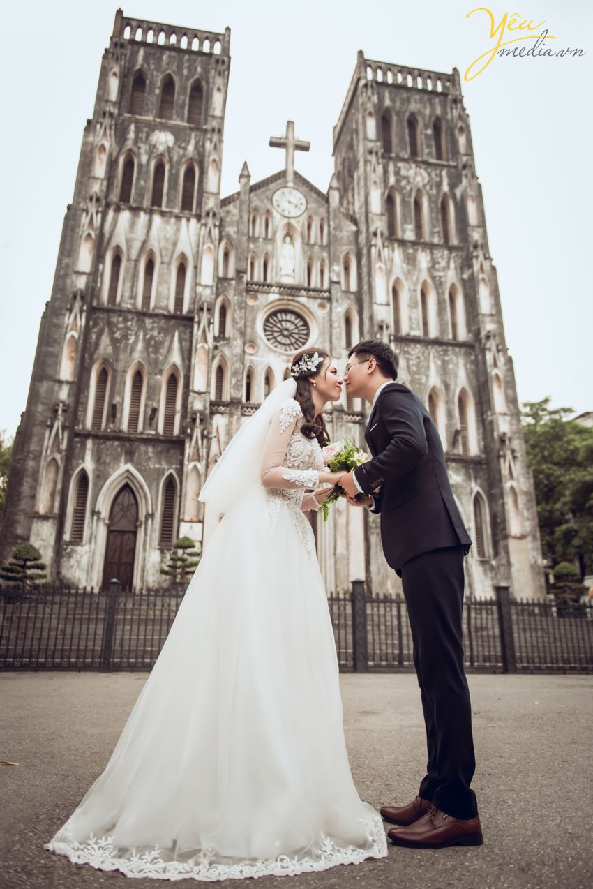 Nếu không có thời gian, chi phí đầu tư cho ảnh cưới thì bạn nên chọn những địa điểm chụp ảnh cưới đẹp ở Hà Nội và miễn phí như thế này.