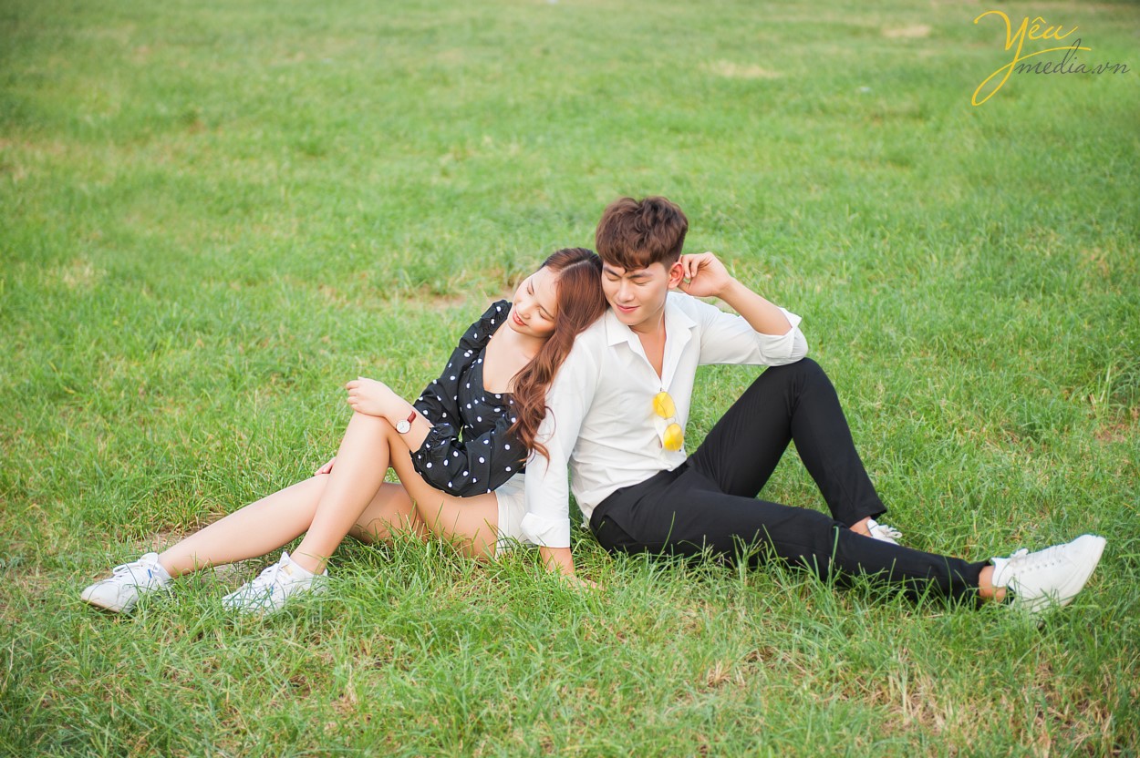 Hồ Tây là một địa điểm đã quá quen thuộc với mỗi chúng ta, nhưng có lẽ ít người biết rằng tại hồ Tây cũng có những góc chụp ảnh rất đẹp. Ngày hôm nay, Yêu Media sẽ giới thiệu cho các bạn một địa điểm chụp ảnh tại con đường gần Phủ Tây Hồ. Với địa điểm này thì các bạn không những không phải đi xa mà còn có thể tự do, thoải mái chụp ảnh mà không mất phí.