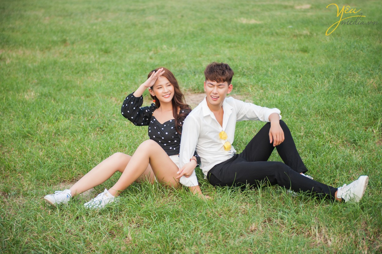 Hồ Tây là một địa điểm đã quá quen thuộc với mỗi chúng ta, nhưng có lẽ ít người biết rằng tại hồ Tây cũng có những góc chụp ảnh rất đẹp. Ngày hôm nay, Yêu Media sẽ giới thiệu cho các bạn một địa điểm chụp ảnh tại con đường gần Phủ Tây Hồ. Với địa điểm này thì các bạn không những không phải đi xa mà còn có thể tự do, thoải mái chụp ảnh mà không mất phí.